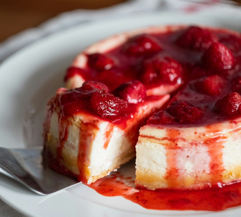 いちごの乗ったチーズケーキ