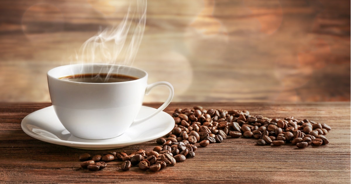 ホットコーヒーとコーヒー豆